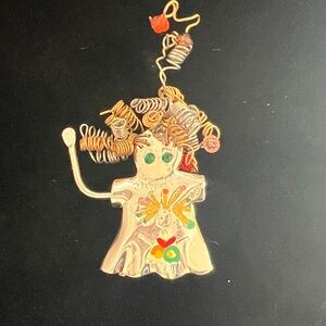 Carrette by GANZ articulated brooch